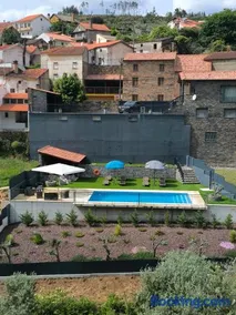 Casa Resineiro com Piscina, Garagem e Terraço - Image 1