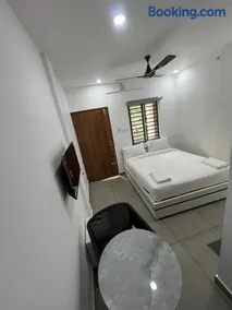 Hotel Eleven Space Kochi - Image 3