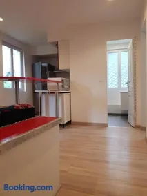 05 - Très joli 3 pièces neuf 2 chambres, 3 lits, logement tout équipé pour 1 à 4 personnes maximum, vue sur jardin avec parking privatif, grand fourgon possible, tout le linge de maison est fourni - Image 3