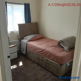 Room With Shared Facilities & Self-Service Free Breakfast - Image 5