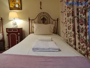 Classic 3BR Sintra Home near Beaches & Palaces - Image 2