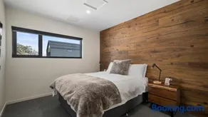 Burramungee - 5 Bedroom Chalet - Image 4