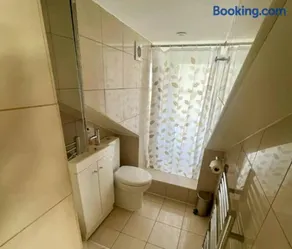 Bright Quiet Loft Room EnSuite Serene Clapham area - Image 4