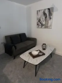 Apartment 13, Plants Yard - Image 5