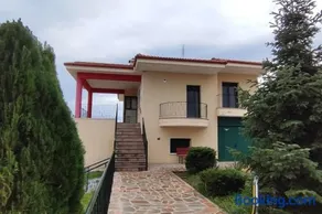 House with view - Image 1