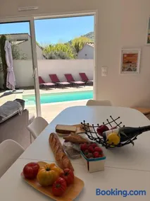 Magnifique villa avec piscine extérieure - Image 1
