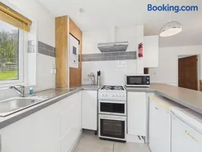 Lodge 23 - 2 Bed with Parking - Image 3