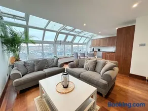 3 Bedroom Suites Kensington - Image 4