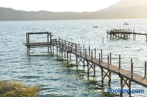 Bungalow on the lake - Image 1