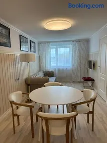 Stylish & Bright ARTpartment- Family -Friendly - Image 1