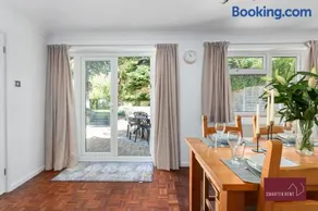 Three Bed Bungalow - Finchampstead - Image 5