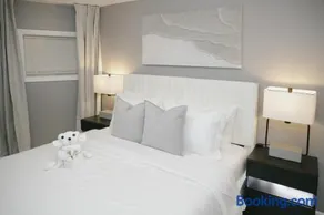 2BR Traveler's Favorite • Modern and Clean - Image 2