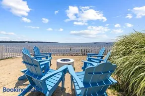 Luxury Waterfront Home Perfect for Family - Image 5