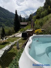 Chalet Opalpin Lodge & Spa, vue montagne et jacuzzi - Image 2