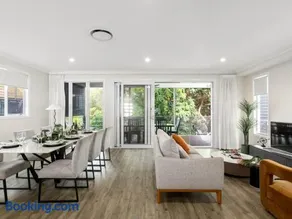 Spacious 4-Bedroom Bardon Retreat Across 2 Levels - Image 1