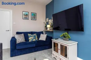 Lion House - Designer 4 Bed Urban Oasis Townhouse - Image 5