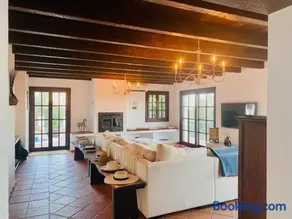 Private villa with pool and amazing views - Image 3