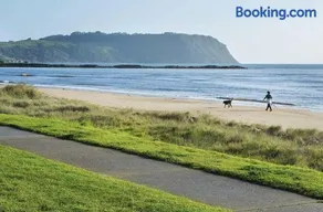 Stay - East Wynyard Beach - Image 1
