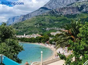 Vila Maslina Apartments mit Pool und Garten nahe am Strand - Image 2