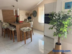 ANDREA, Premium three bedroom apartment, entire floor - Image 1