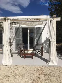 Attraente casa con griglia, terrazza e giardino - Image 2