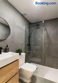 Moderno y Acogedor Apartamento en Atocha 4 PAX A/C - Image 4