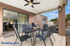 28 Skye Ave - Echuca Holiday Homes - Image 3
