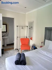 Decent Stay - Image 1