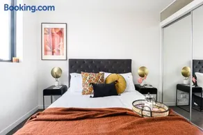 Luxury Living, Richmond - Image 2