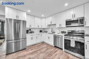 Comforting Retreat Near Woodfield Mall home - Image 2
