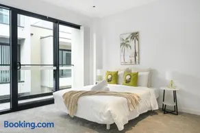 Brand New 3-Level Family Home for 10 &Box Hill - Image 3