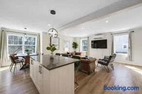 Elegant Double Story Bloomfield 3 Kings 2 Queens Massive House - Image 1
