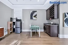 Private Richmond Suite Near YVR & Steveston - Image 3