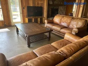 4-bedroom home with gorgeous view - Image 2