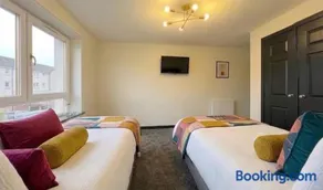 3BR, 5 Beds, Free Parking - Long Term Stay - Image 2