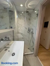 Evmaria Luxury Cottage - Image 5