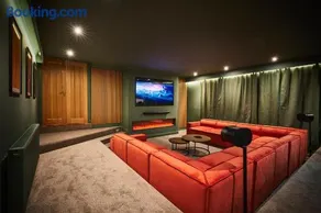 The Old Stables - Hot Tub, Sauna and Cinema - Image 1