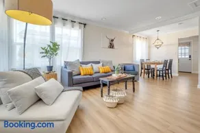 Centrally Located Charming LA Home with Food Scenes - Image 2