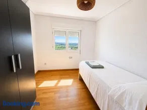 Sea views and free parking by the beach - Image 3