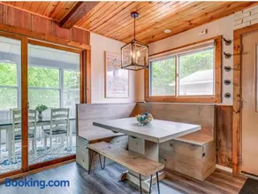 Family-Friendly Cabin Getaway On Castle Rock Lake Space to Relax & Play - Image 2