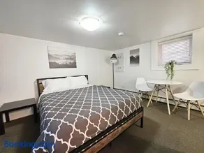 Modern 1BR at Downtown - Image 3