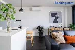 Luxury Living, Richmond - Image 3