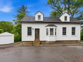 Belltown House at Airline Trail - Image 1