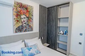 Sea View Luxury Apartments- Golden Sunset Luxury Suite - Image 4