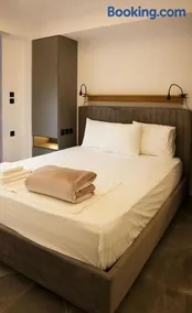 P J Luxury Suites - Image 3