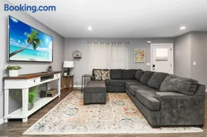 Sunlit Renovated Home, BBQ, Porch & Trails Nearby - Image 1