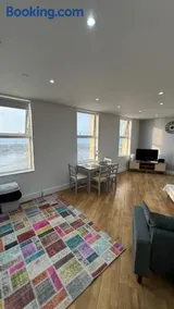 The Pearl of Margate Seafront Apartment - Image 5