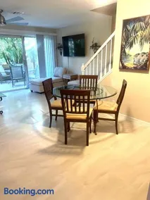 Coastal Townhome in Jupiter 1 mile to beach! - Image 3
