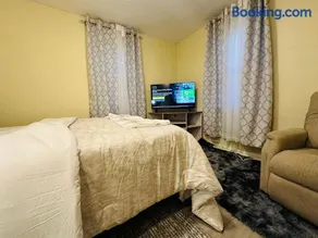 Private 2BR Home Near APG Fast-Entire House - Image 3