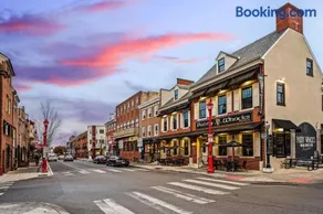 Spacious 3-Bedroom Apt in the Heart of Philly - Image 1